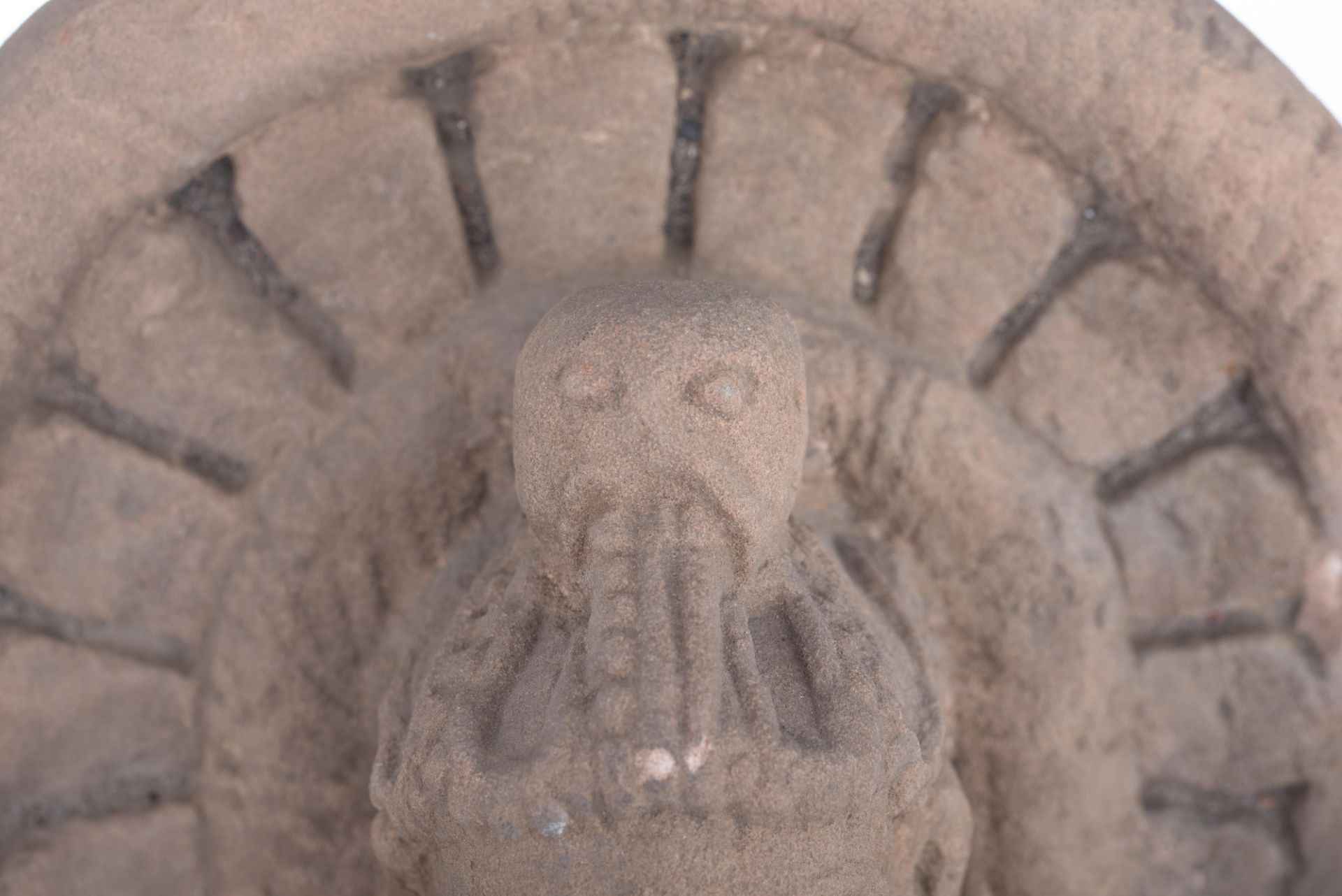 A sandstone architectural fragment of a Hindu god, India, H 58,5 - W 34 - D 19,5 cm - Bild 6 aus 14