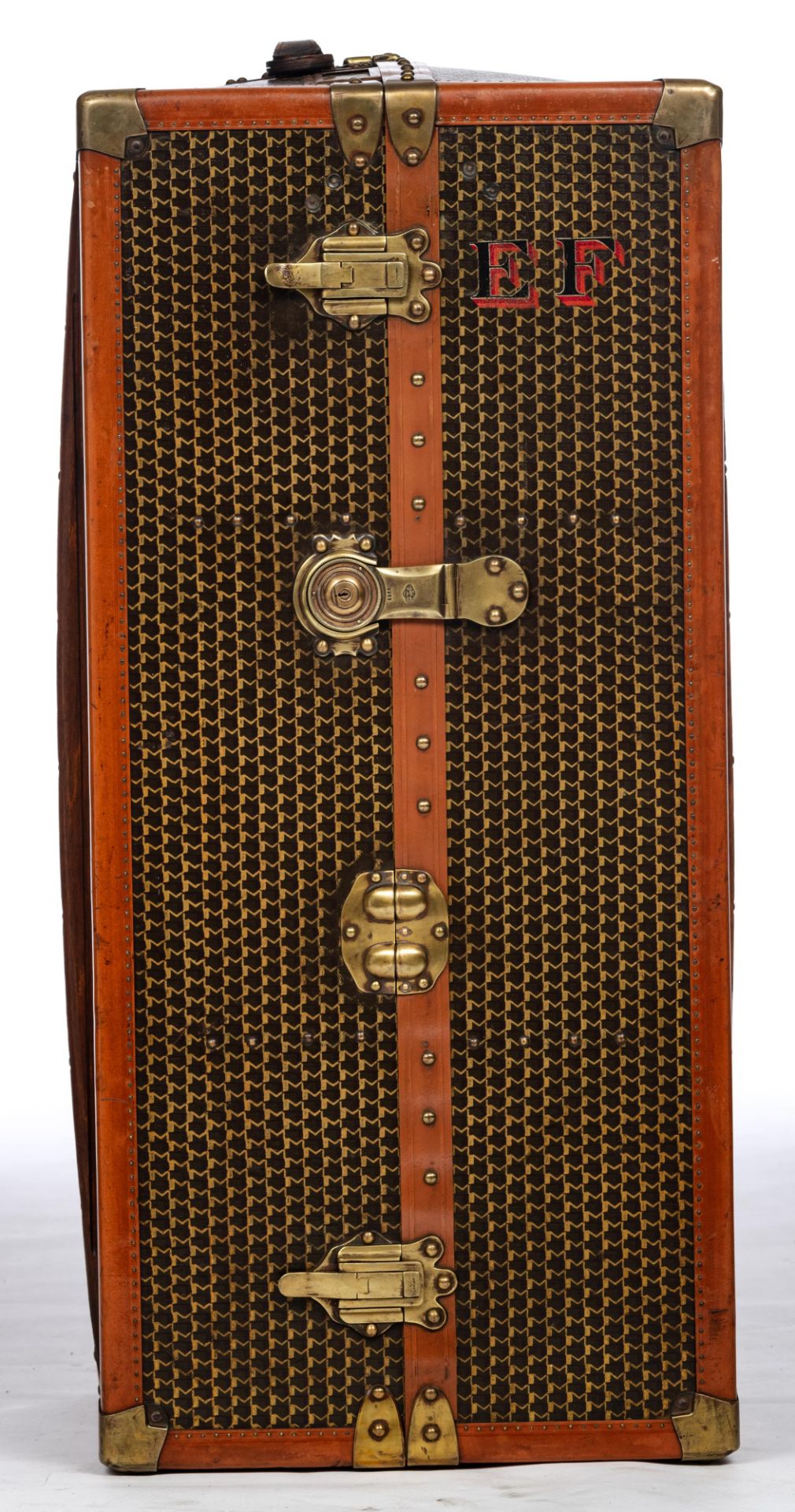 An exceptional 1920s Moynat leather travelling trunk with brass mounts, decorated with the hand-pain - Bild 2 aus 20
