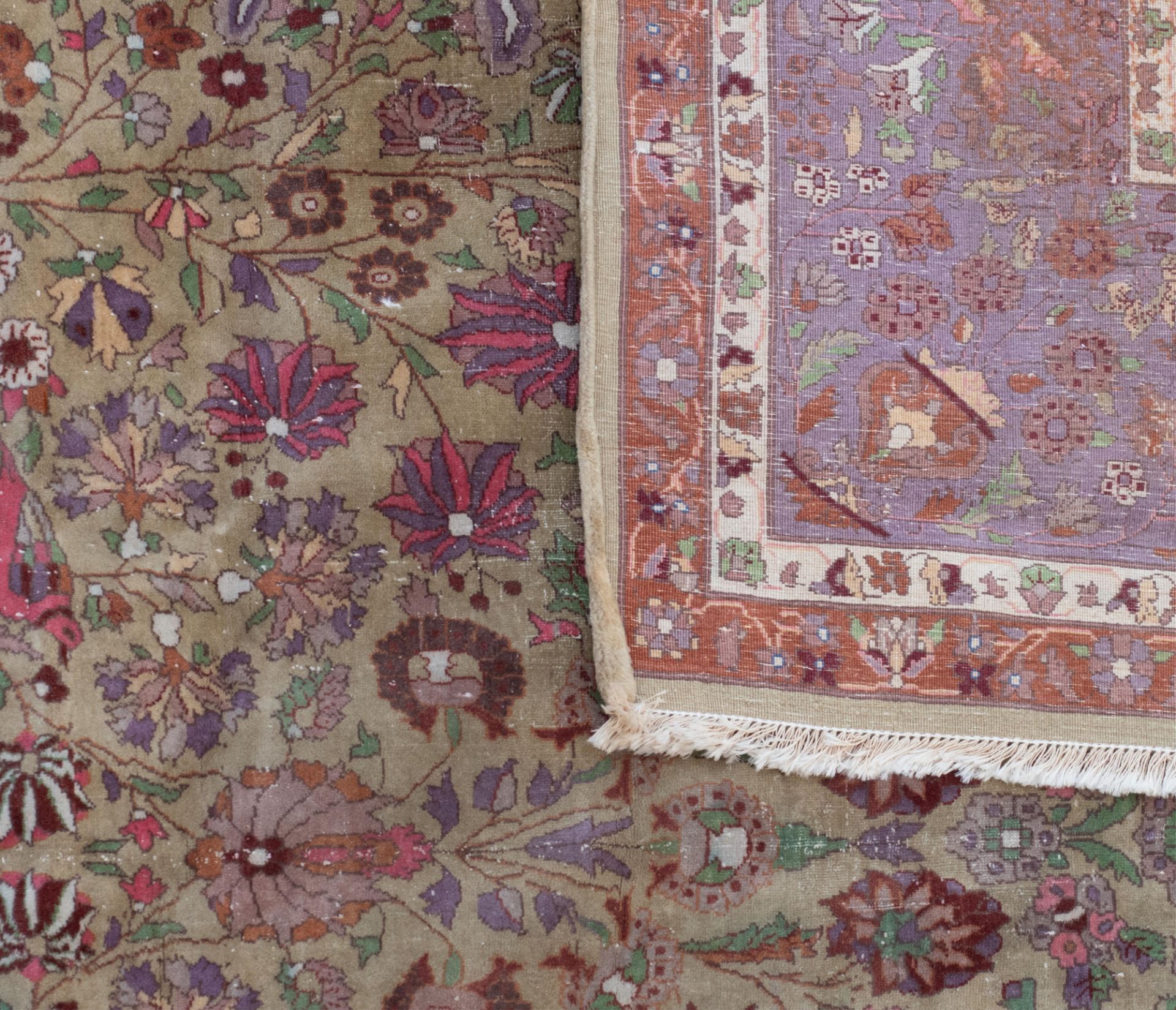 An Oriental rug, decorated with a flower vase and birds on flower branches, 223 x 362 cm - Bild 3 aus 9