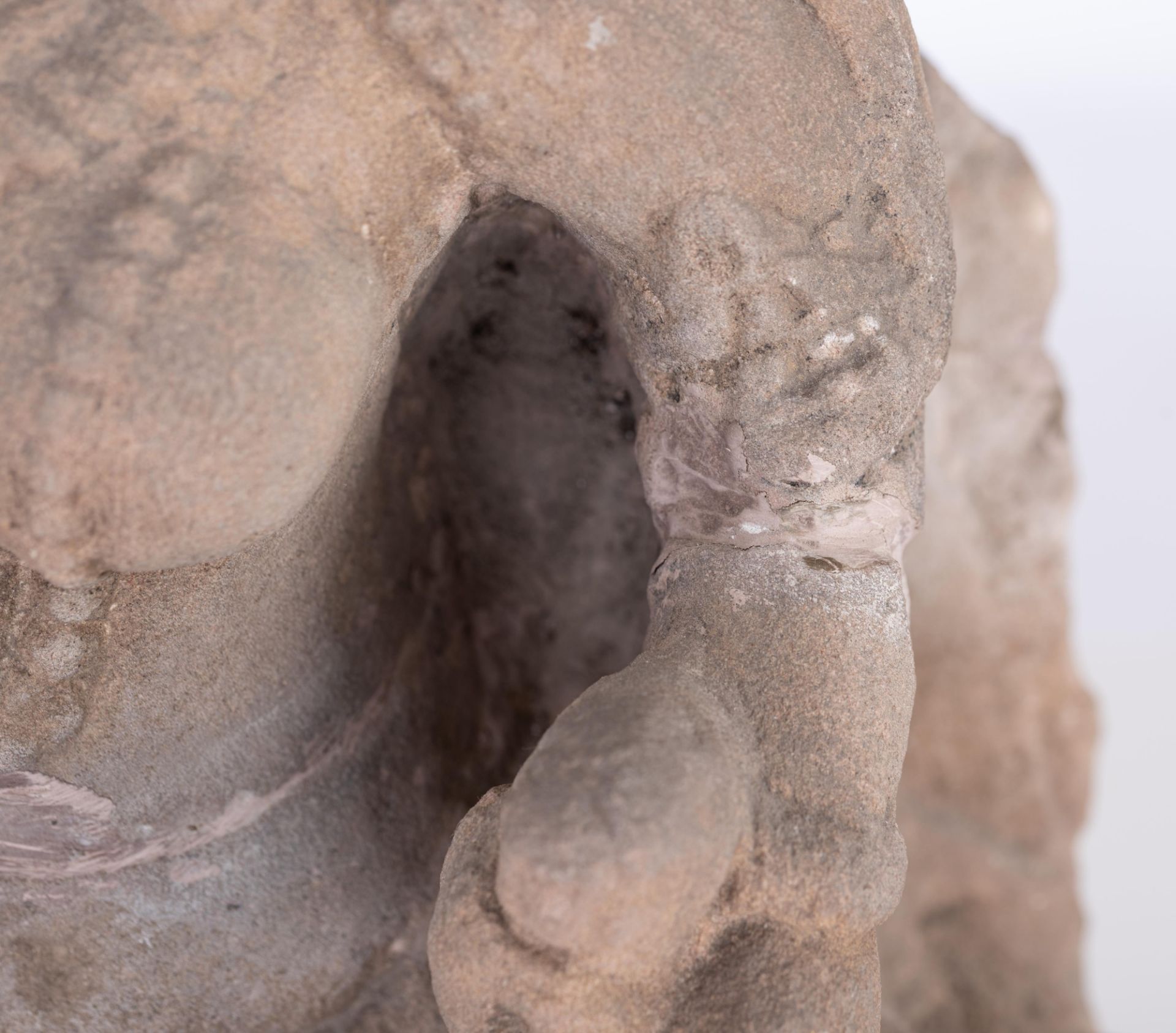 A sandstone architectural fragment of a Hindu god, India, H 58,5 - W 34 - D 19,5 cm - Bild 9 aus 14