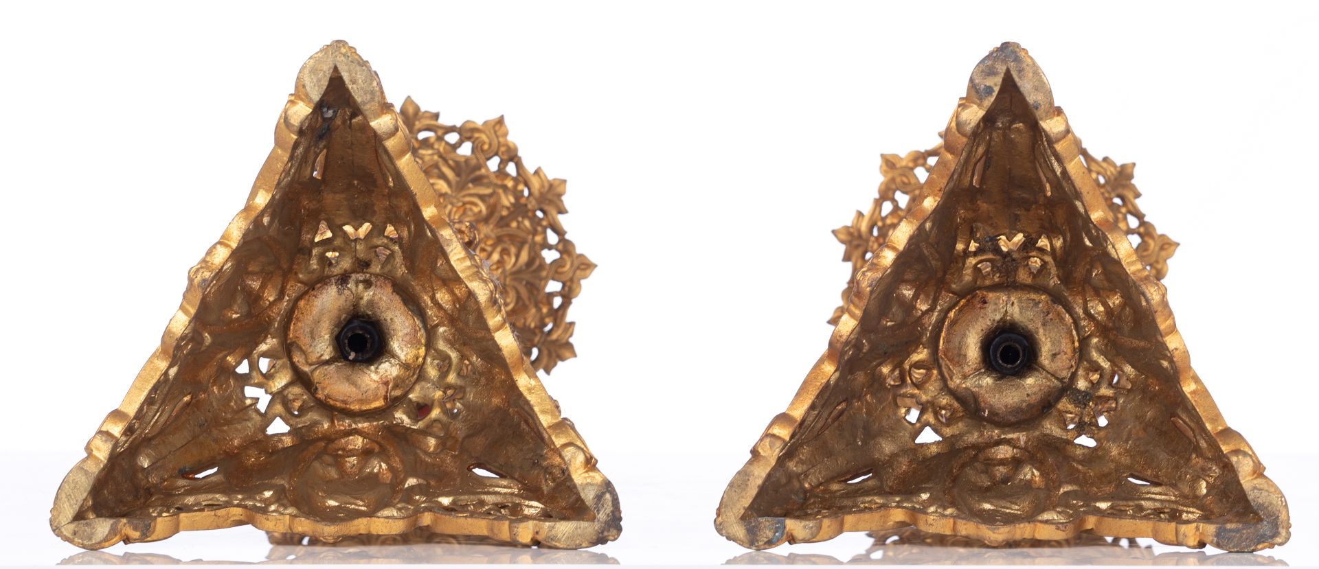 A pair of gilt bronze Romanesque inspired horror vacui candleholders, decorated with semi-precious s - Bild 5 aus 5