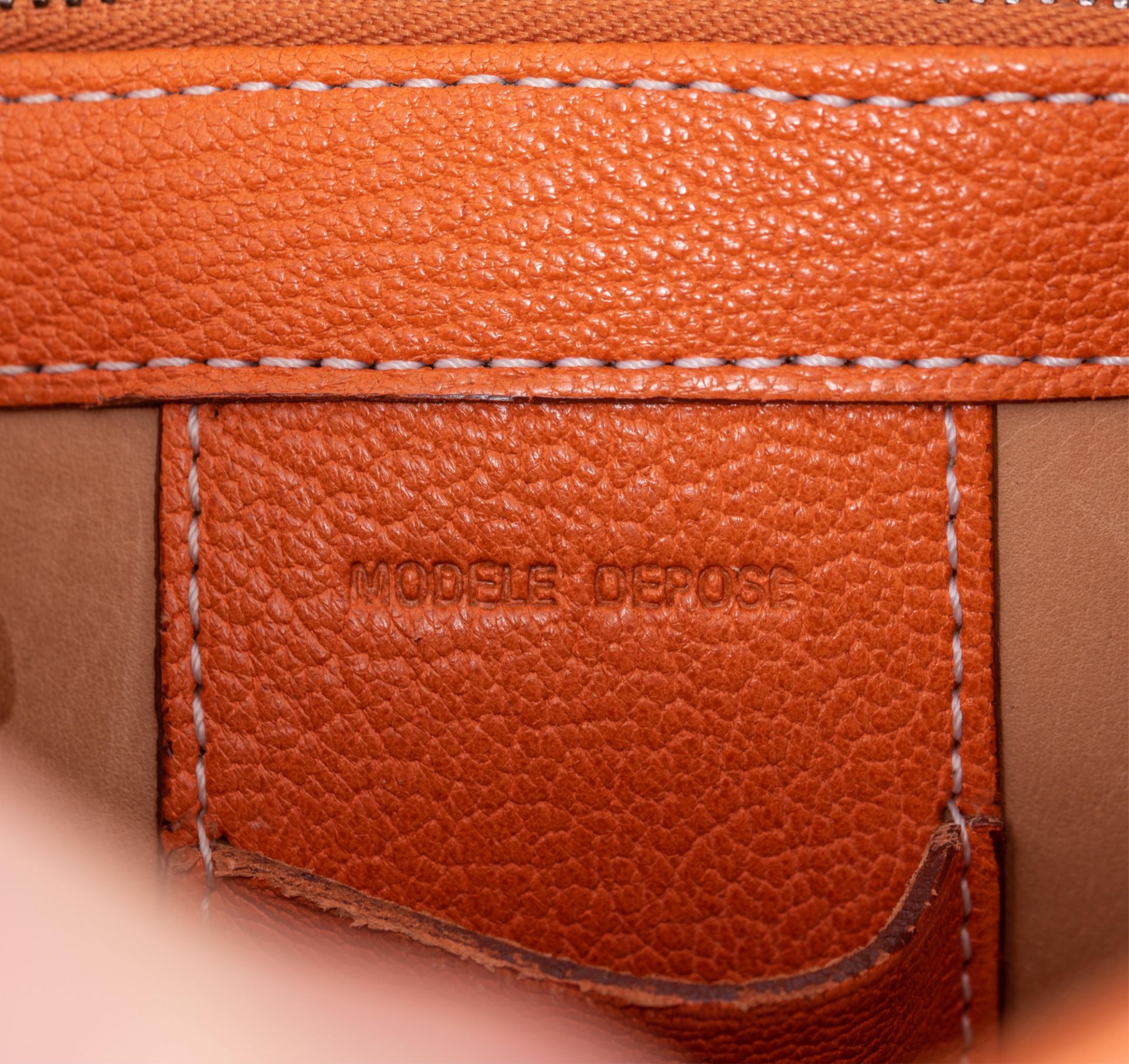 An orange leather Delvaux Brillant MM handbag, H 22 - W 29 cm - D 14,5 cm - Image 17 of 17