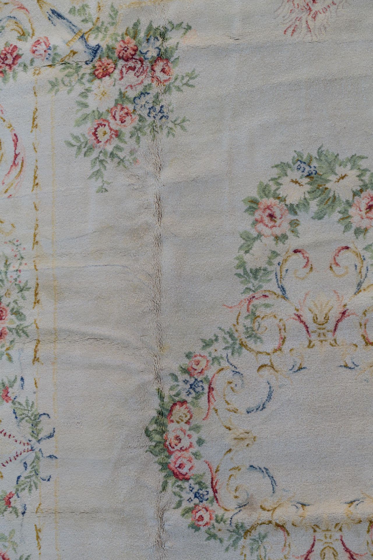 An Aubusson rug, floral decorated, wool, 302 x 397 cm - Bild 5 aus 8