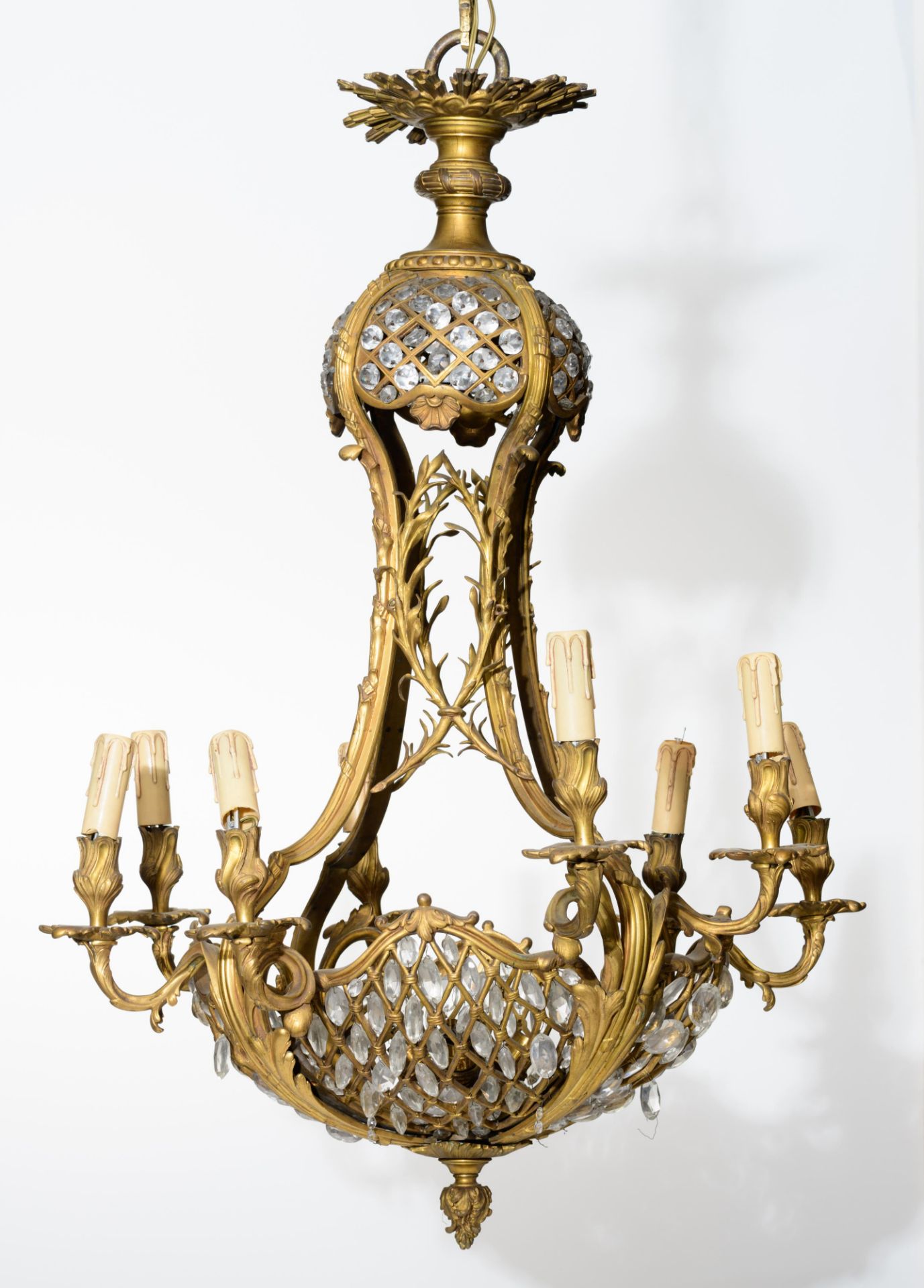 A large Neoclassical gilt bronze 'sac-…-perles' type chandelier, H 85 - › 67 cm - Bild 3 aus 5