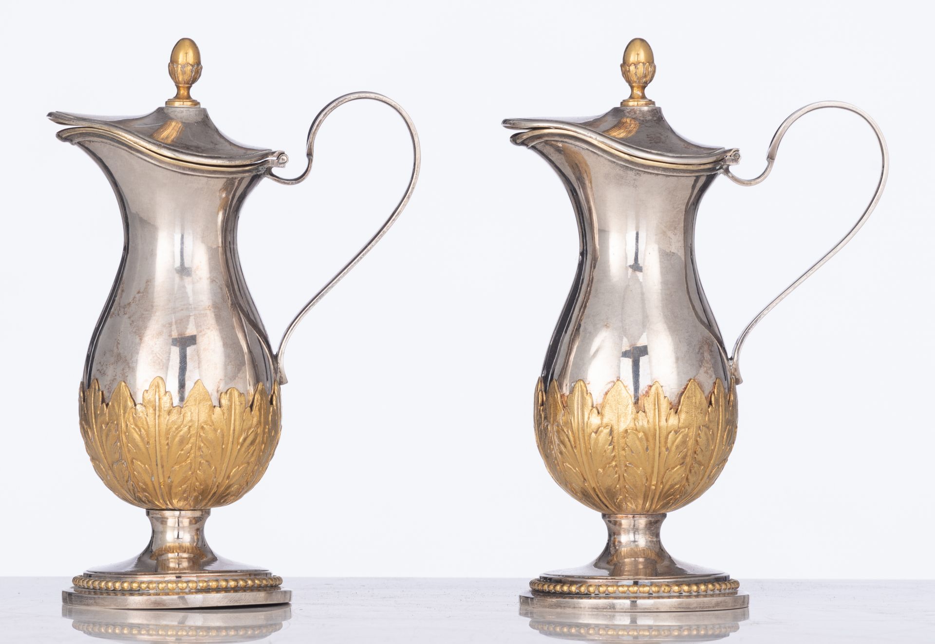 A pair of 18thC silver and vermeil jugs, no visible hallmarks, H 15,5 cm, weight: ca. 541 g - Image 2 of 12