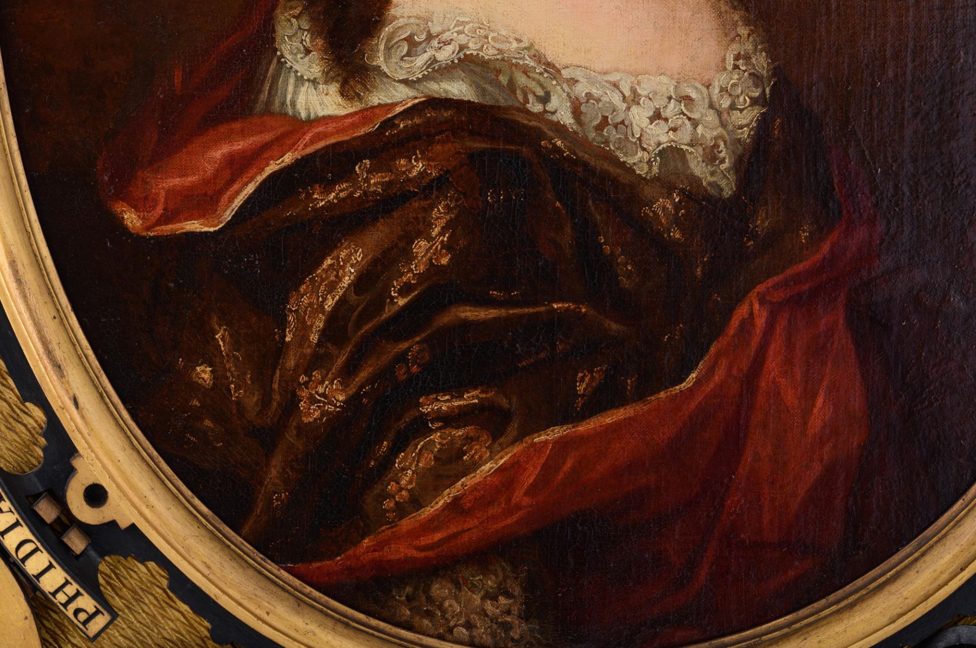 No visible signature, the medallion portrait of a lady wearing a lace corsage, late 17thC, English, - Bild 9 aus 12