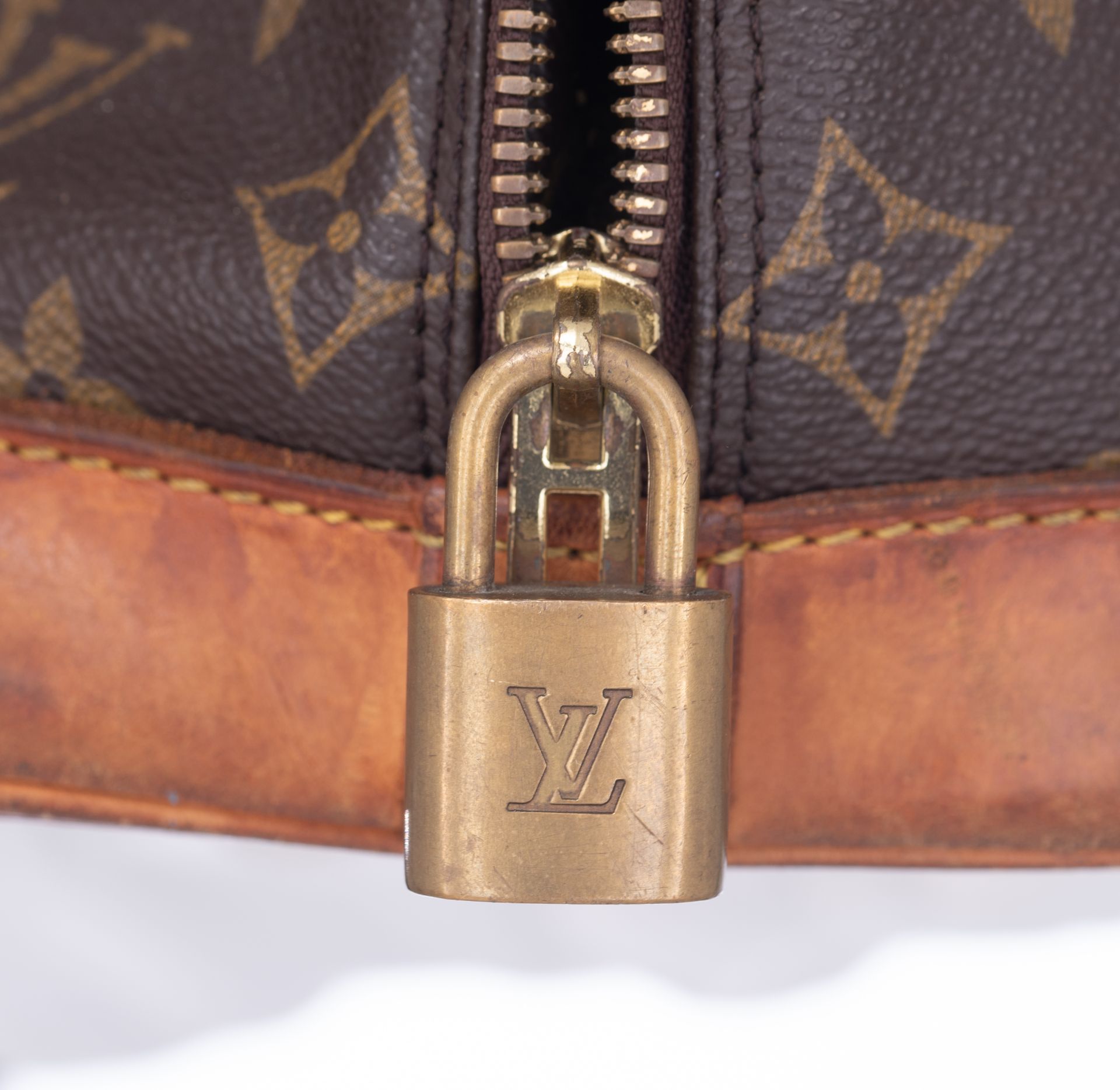 A collection of four Louis Vuitton Monogram handbags and two Delvaux handbagsÿ - Bild 36 aus 60