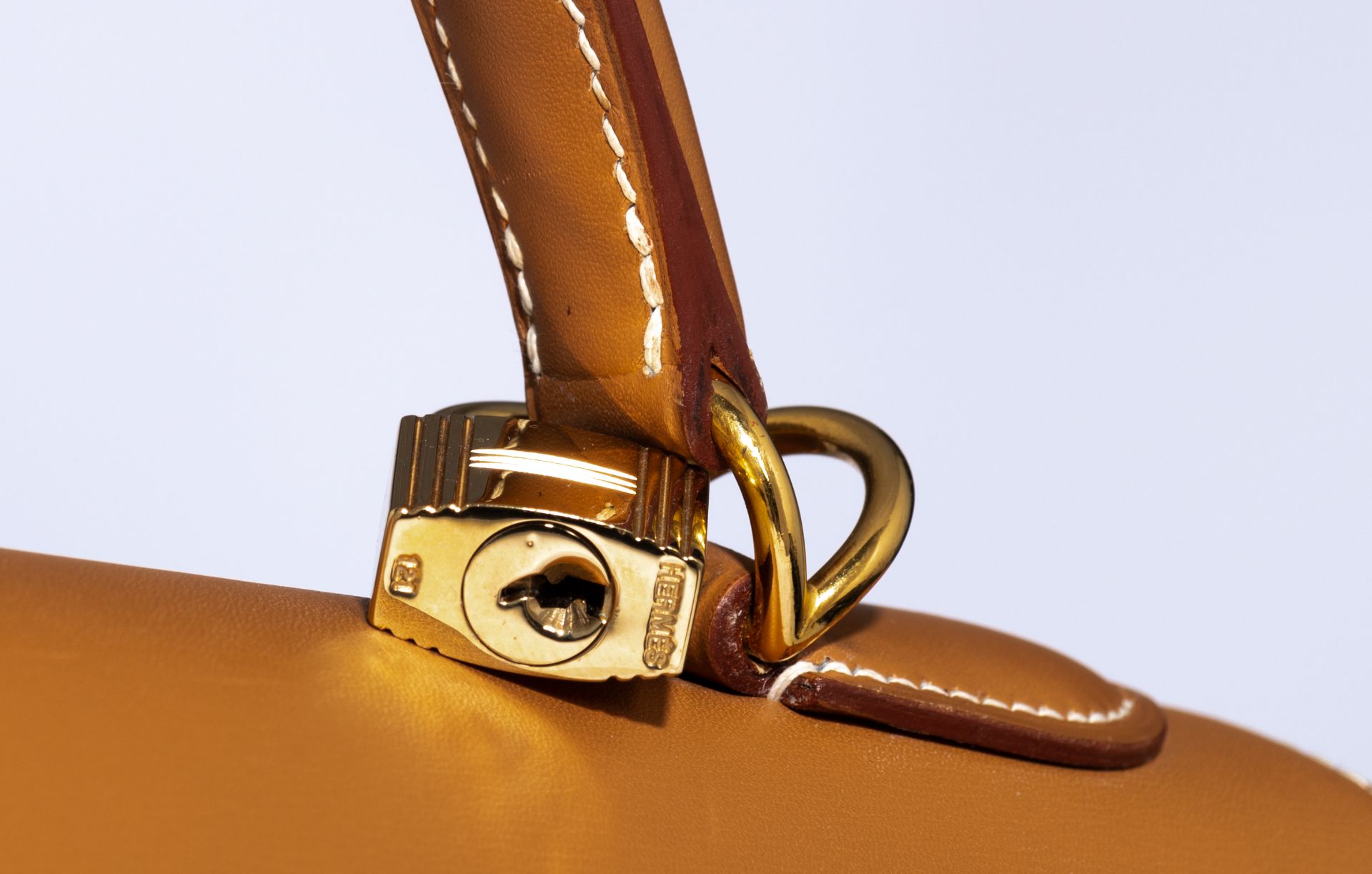 HERMÈS, Birkin 35 bag, Gold Barenia calfskin leather, with gilt metal hardware - Image 14 of 23