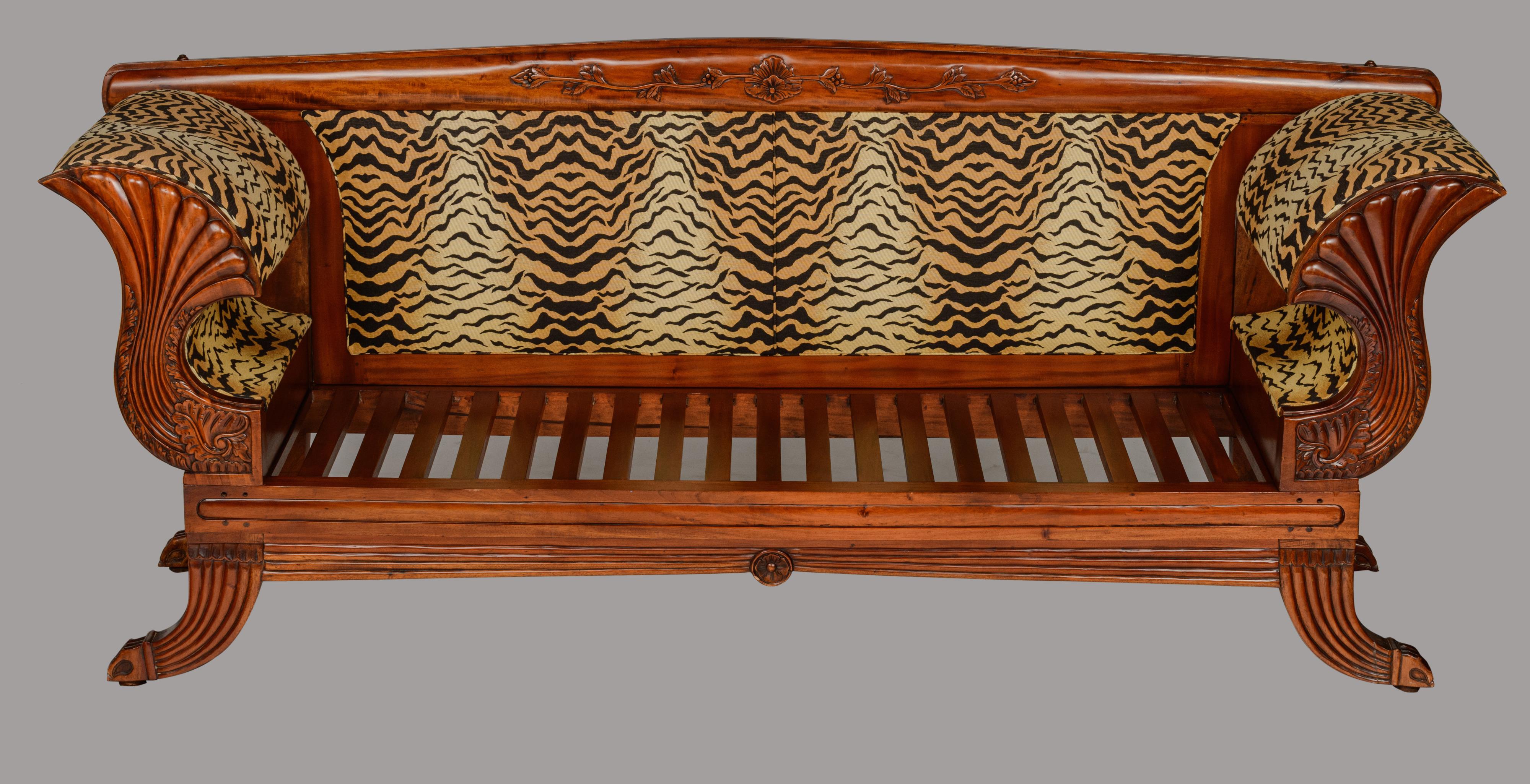 An Art Nouveau mahogany sofa, H 93 - W 227 - D 68 cm - Image 6 of 7