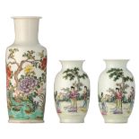 A Chinese famille rose rouleau vase, added two ditto vases, Republic period / 20thC, H 17,5 - 29 cm