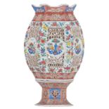 A Chinese famille rose open-work porcelain lantern, late 19thC/begin 20thC, H 37,5 cm