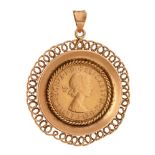 A British Elizabeth II gold Sovereign, 1958, F, set in an 18ct gold mount, total weight 15,3 g