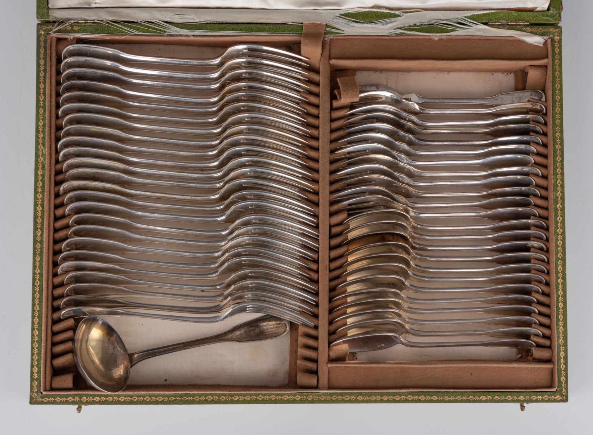 A silver flatware set by Wolfers and Delheid, total weight: ca. 6.370 g - Bild 5 aus 14