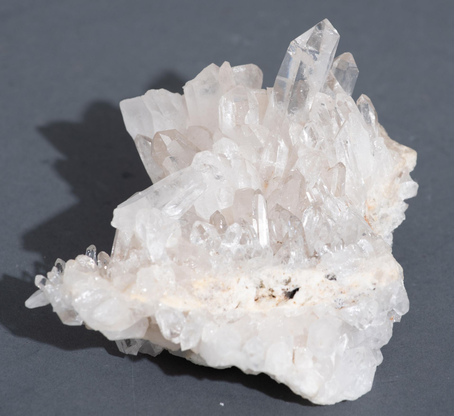 A collection of eight minerals, H 6 - 32 cm - Bild 20 aus 23