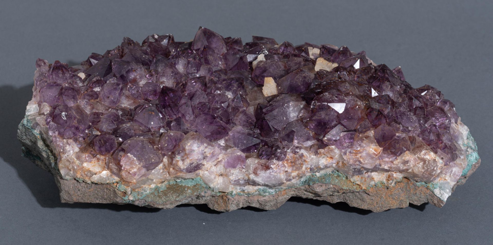 A collection of eight minerals, H 6 - 32 cm - Bild 21 aus 23