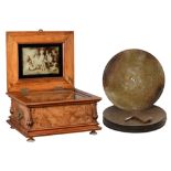 A fine walnut Belle Epoque 'Polyphon' music box, H 29 - W 56 - D 45,5 cm