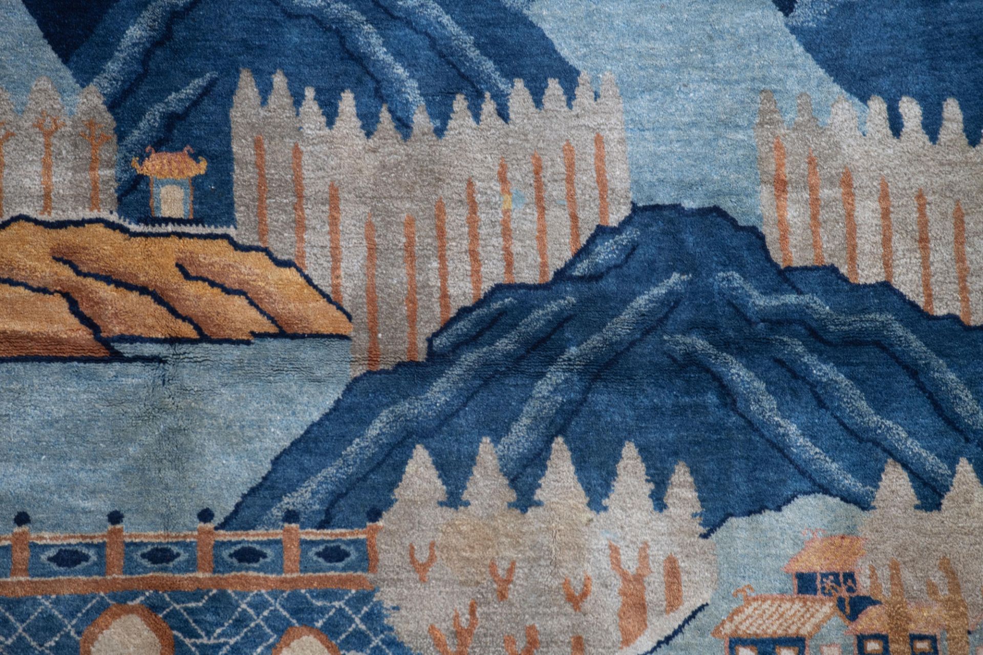 A Chinese wool rug, about 1940, 192 x 250 cm - Bild 6 aus 8