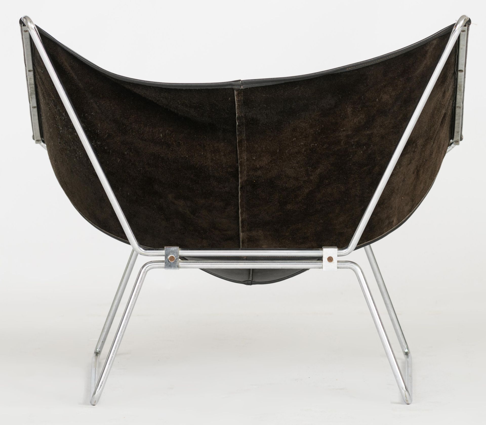 An AP-14 'butterfly' chair by Pierre Paulin for Polak, 1954, H 68,5 - W 77 - D 72 cm - Image 4 of 7