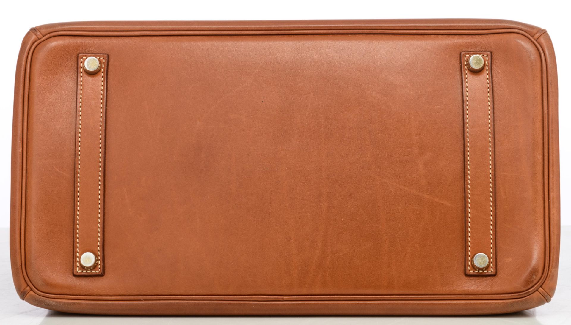 HERMÈS, Birkin 35 bag, Gold Barenia calfskin leather, with gilt metal hardware - Image 6 of 23