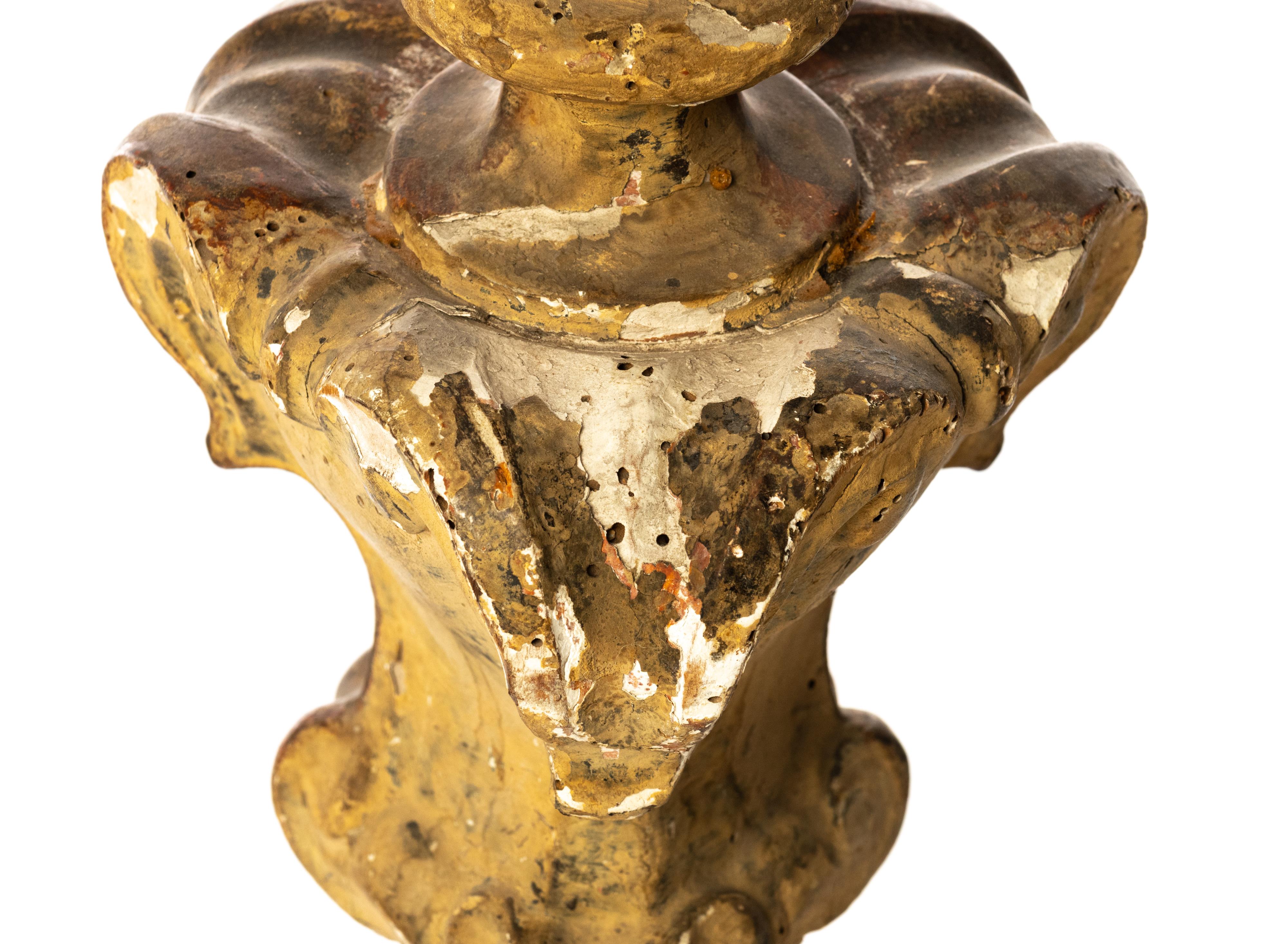 A large gilded wood Baroque altar candlestick, 18thC, H 118 cm - Image 7 of 10