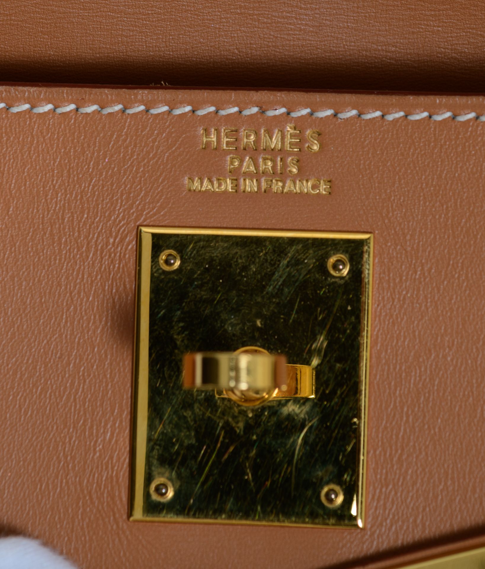 HERMÈS, Birkin 35 bag, Gold Barenia calfskin leather, with gilt metal hardware - Image 11 of 23
