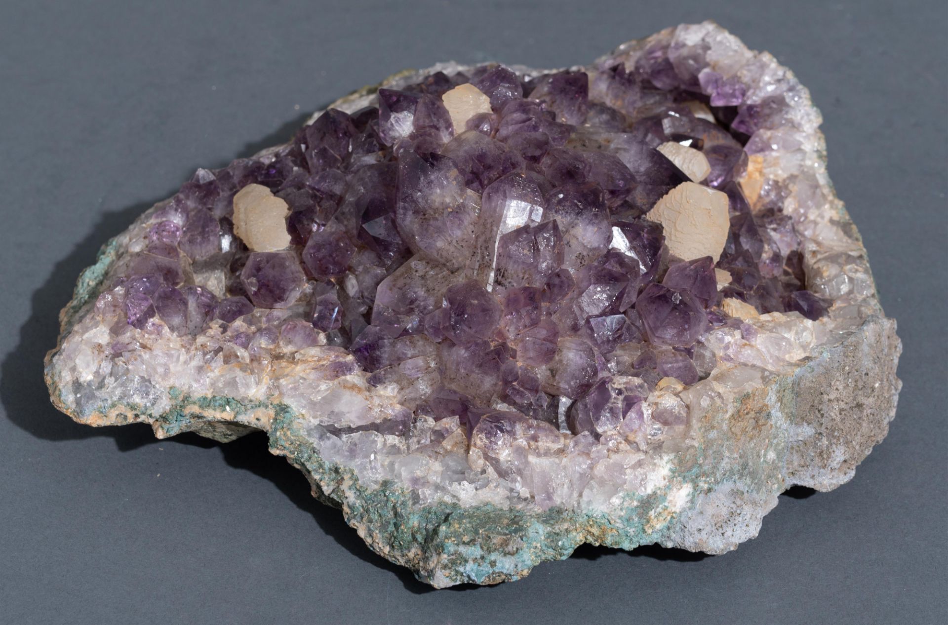 A collection of eight minerals, H 6 - 32 cm - Bild 23 aus 23