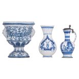 A collection of blue & white decorated faience items, 18thC, H 30 - 33 cm