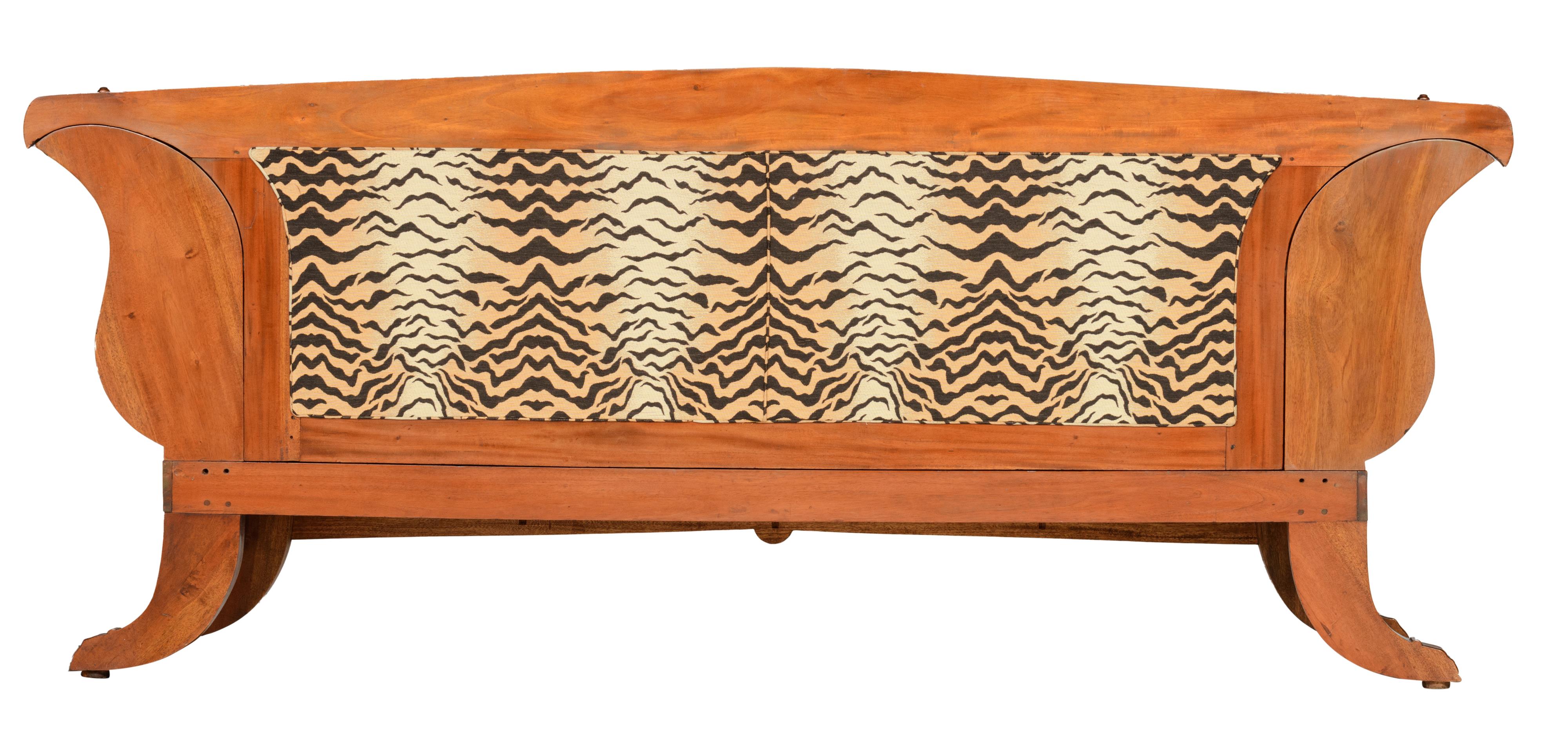 An Art Nouveau mahogany sofa, H 93 - W 227 - D 68 cm - Image 4 of 7