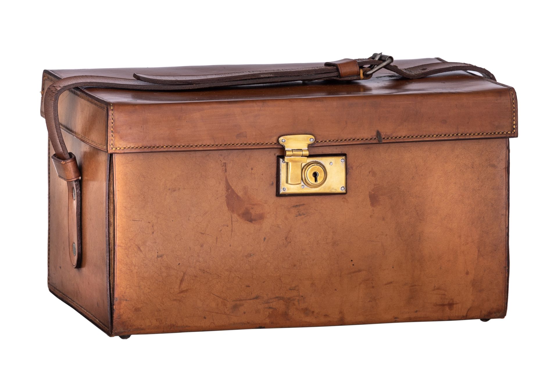 A stylish English 'tea for two' leather picnic hamper, ca. 1920, H 19 - W 33,5 - D 21,5 cm - Image 2 of 22