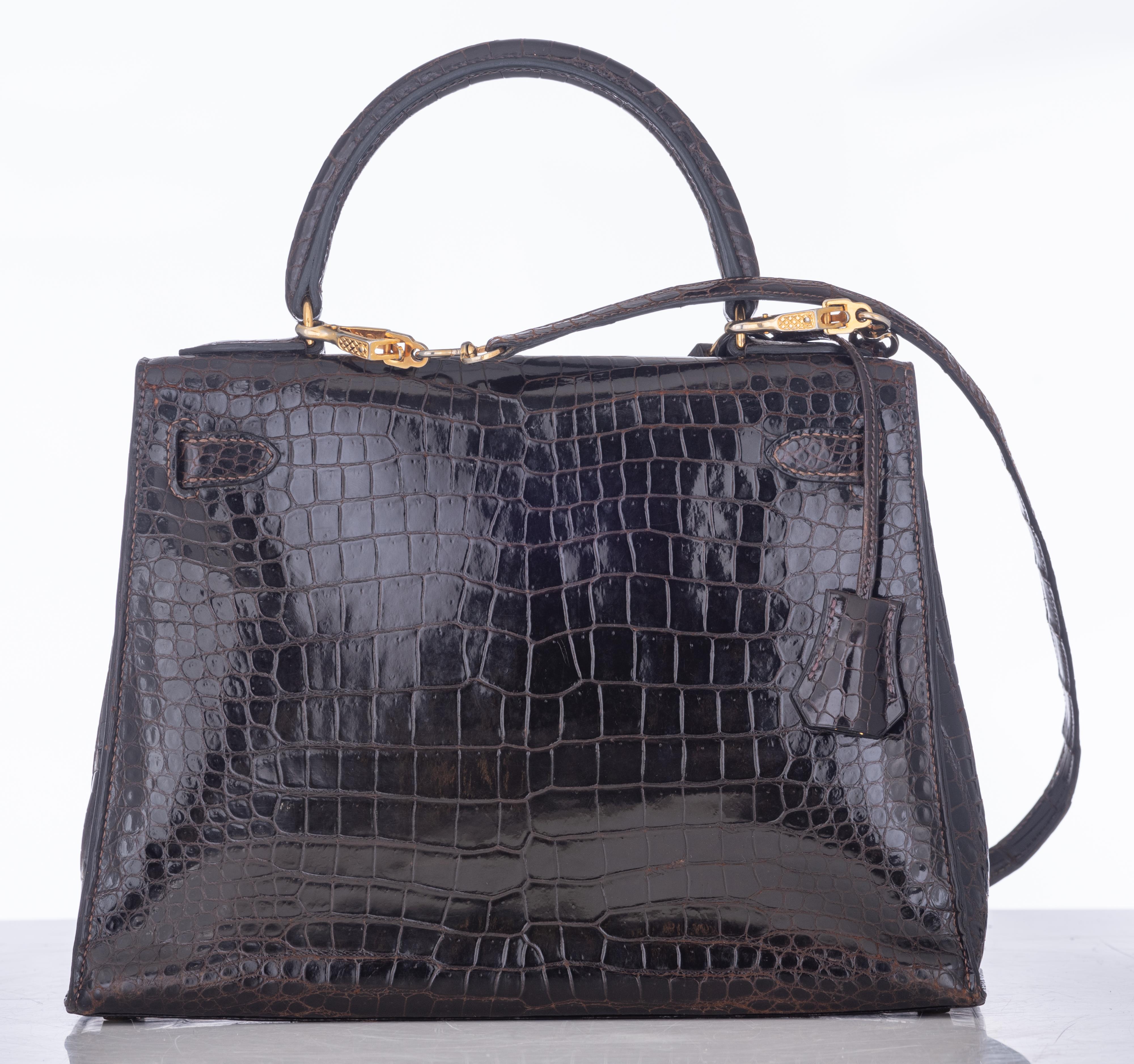 HERMÈS, Kelly Sellier 29 bag, Brown crocodile leather, with gilt metal hardware, Vintage about 1975 - Image 4 of 15