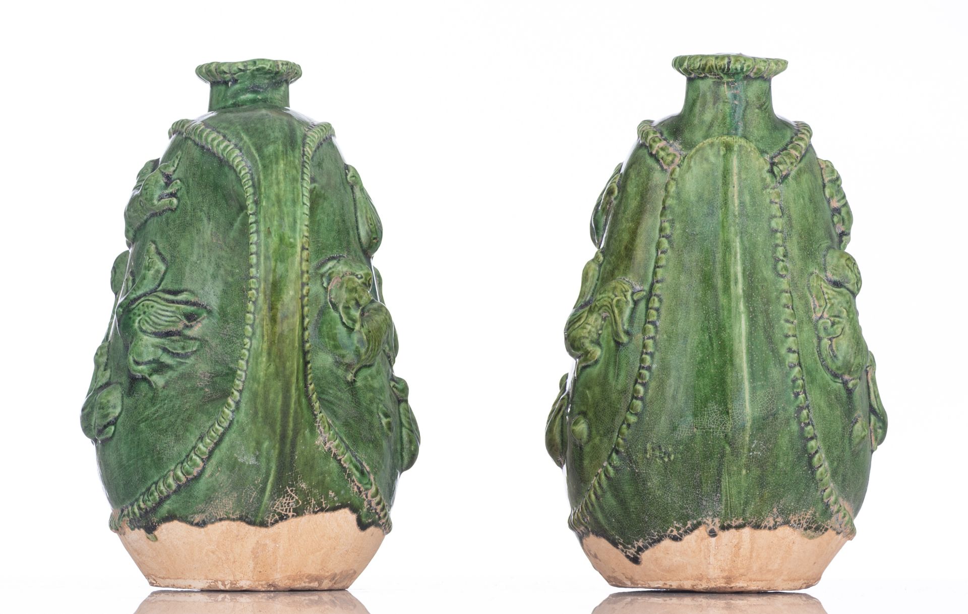 Two Chinese green-glazed pottery flasks, H 20,5 cm - Image 4 of 6