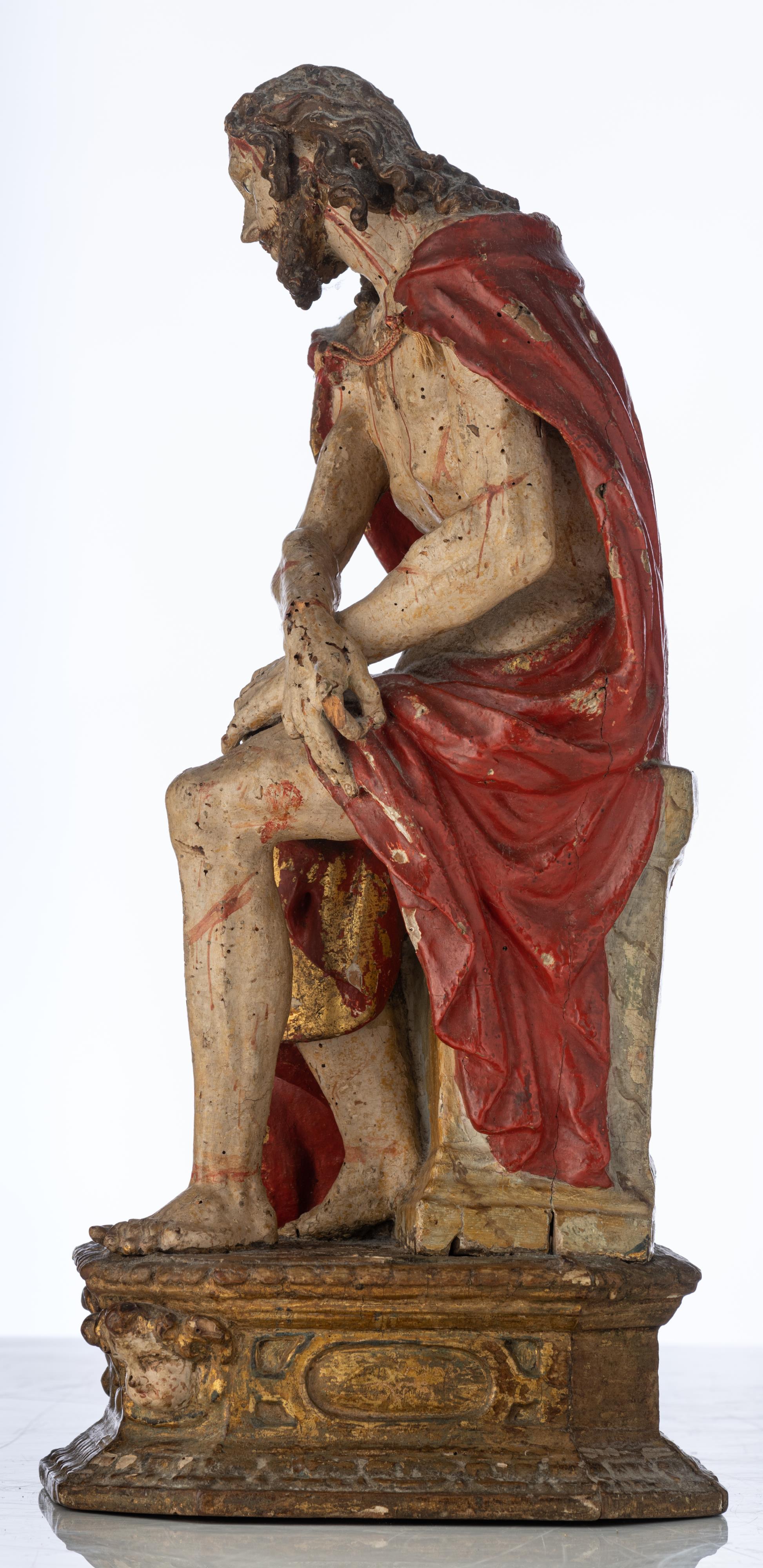 A limewood sculpture of the 'Pensive Christ', 18thC, H 52,5 cm - Image 2 of 13