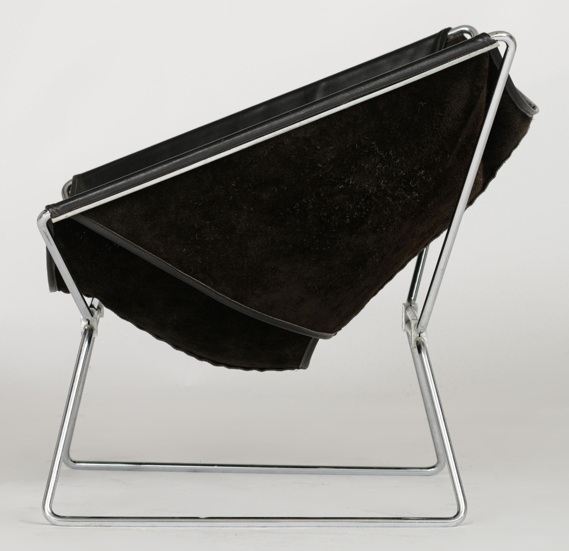 An AP-14 'butterfly' chair by Pierre Paulin for Polak, 1954, H 68,5 - W 77 - D 72 cm - Image 3 of 7
