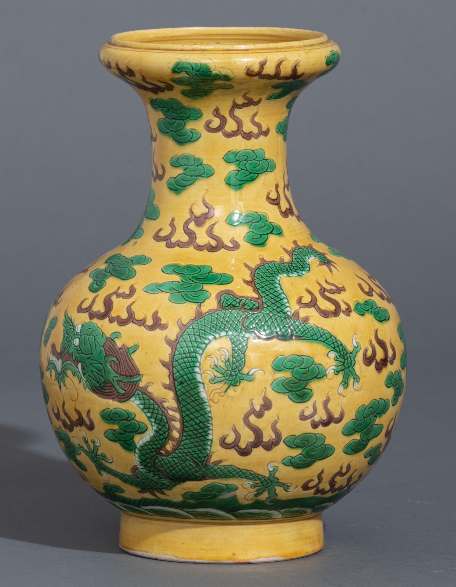 A Chinese yellow ground 'Dragon' vase, late Qing dynasty/20thC, H 25,5 cm - Image 2 of 12