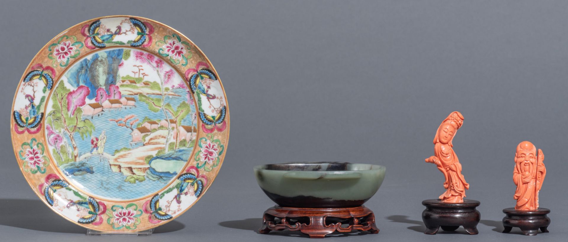 A collection of Chinese works of art, 19thC, ø plate 20 cm - Image 2 of 15