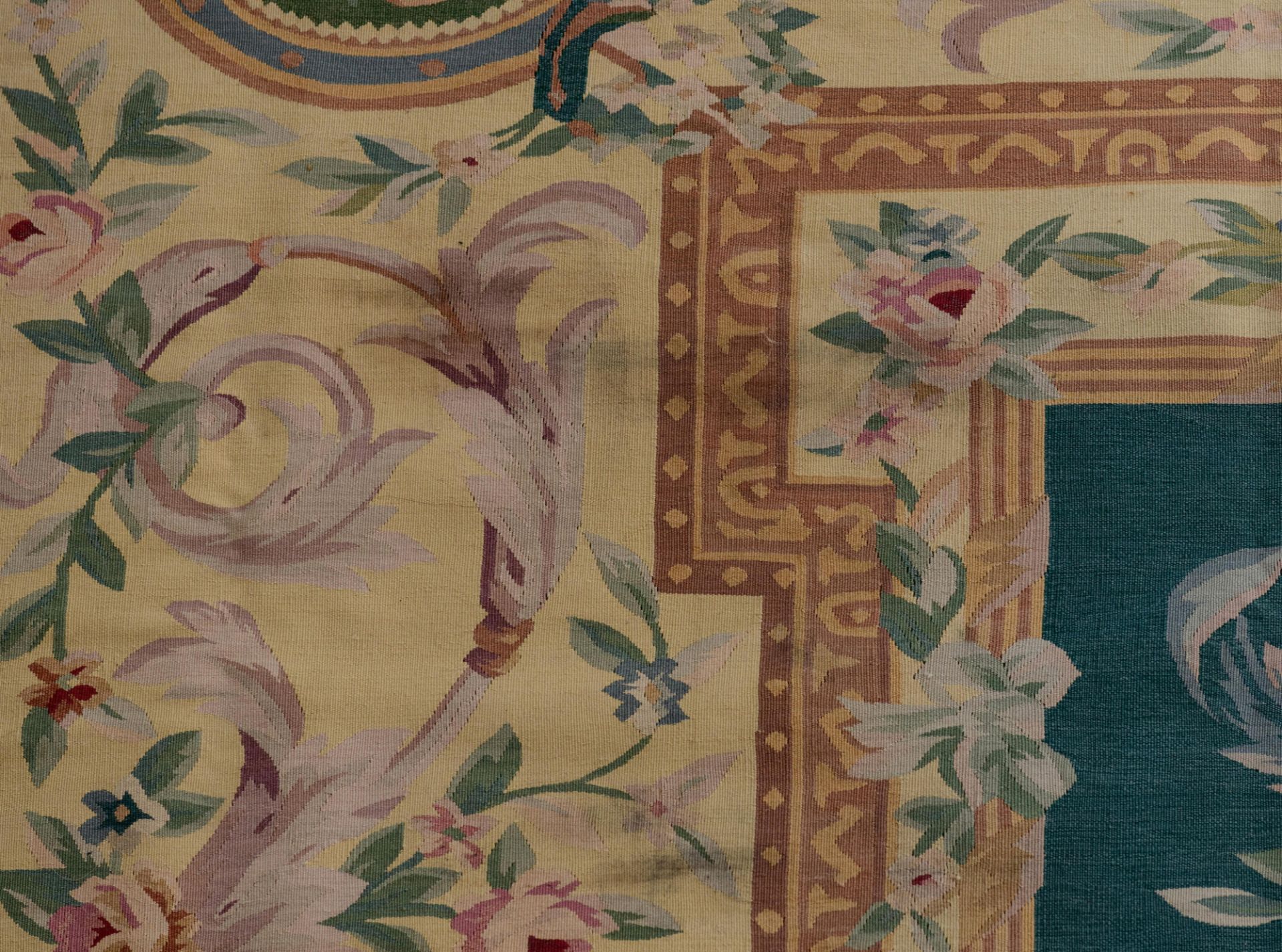 A large Aubusson rug, 553 x 370 cm - Image 9 of 9