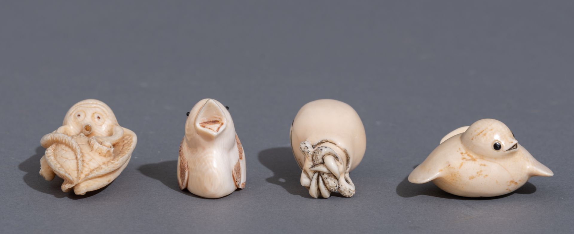 Five various Japanese early Meiji period netsuke, H 3,1 - 3,2 - 4,6 cm / W 3,6 cm - Image 5 of 19