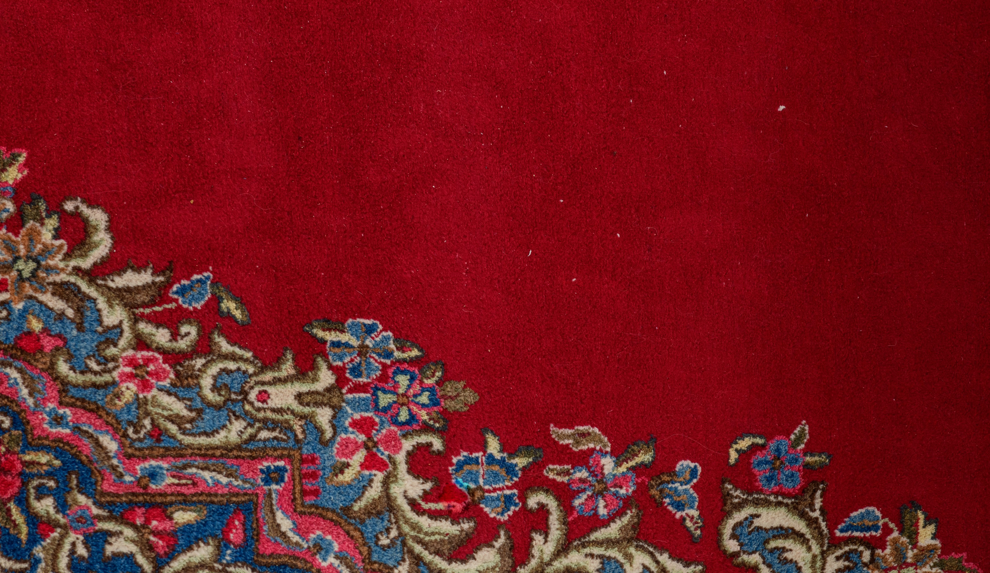 An Oriental Kirman rug, 296 x 395 cm - Image 10 of 10