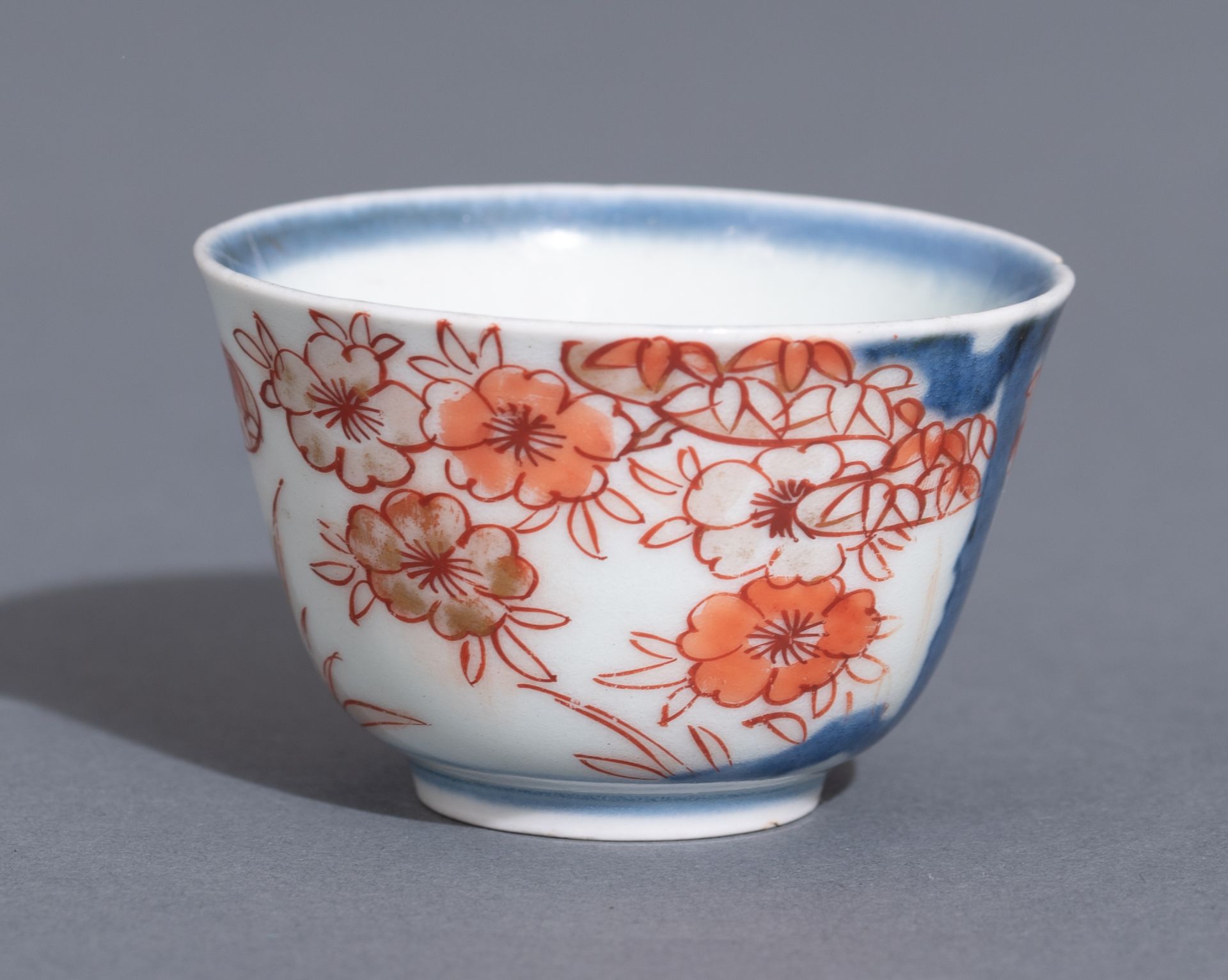 A collection of Chinese and Japanese porcelain items, 18th / 19th / 20thC, H 4 - 47 - ø 10,5 - 23 cm - Image 16 of 19