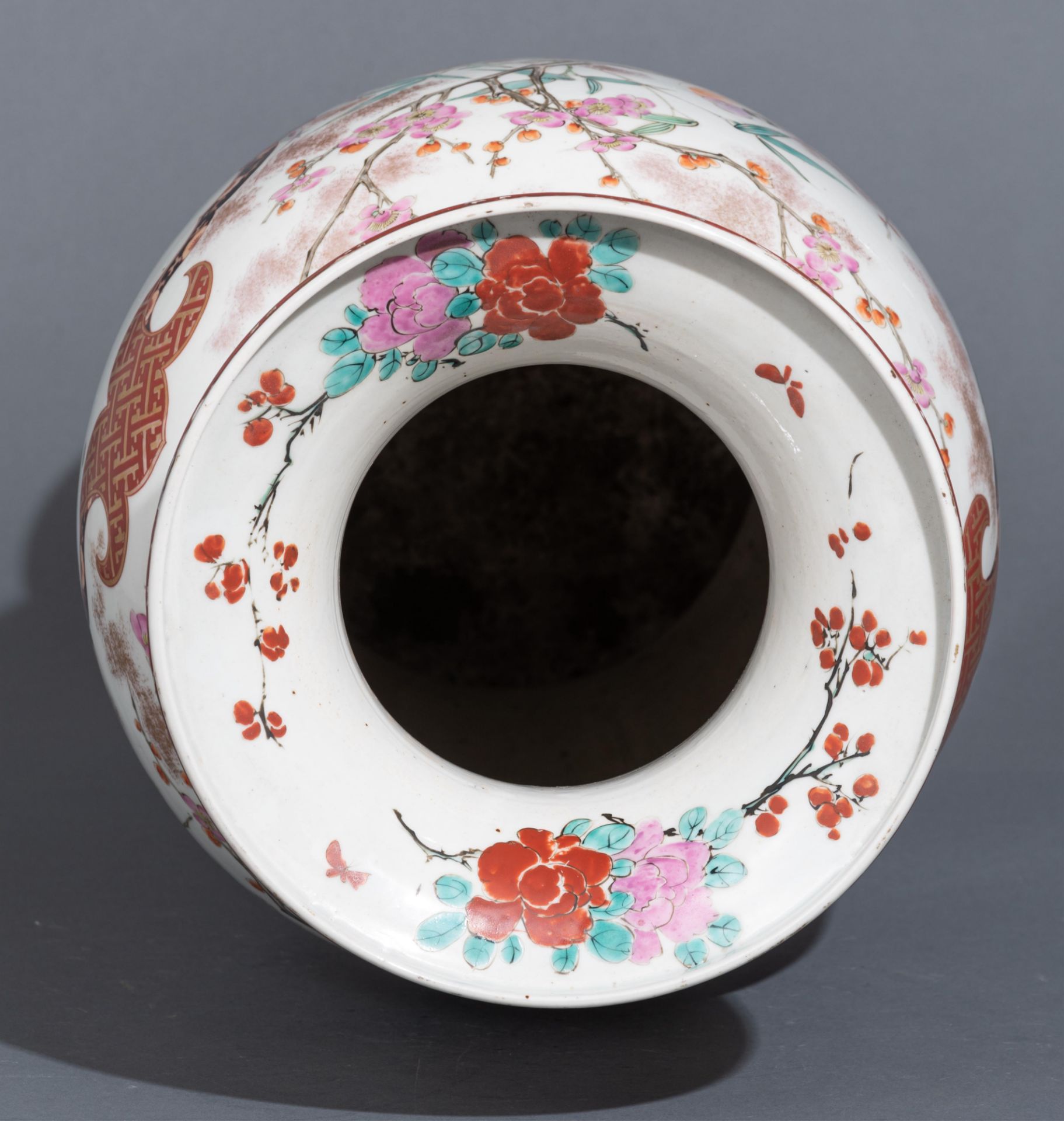 A Japanese Arita Imari vase, with a studio mark, 19thC, H 66 cm - Image 5 of 7