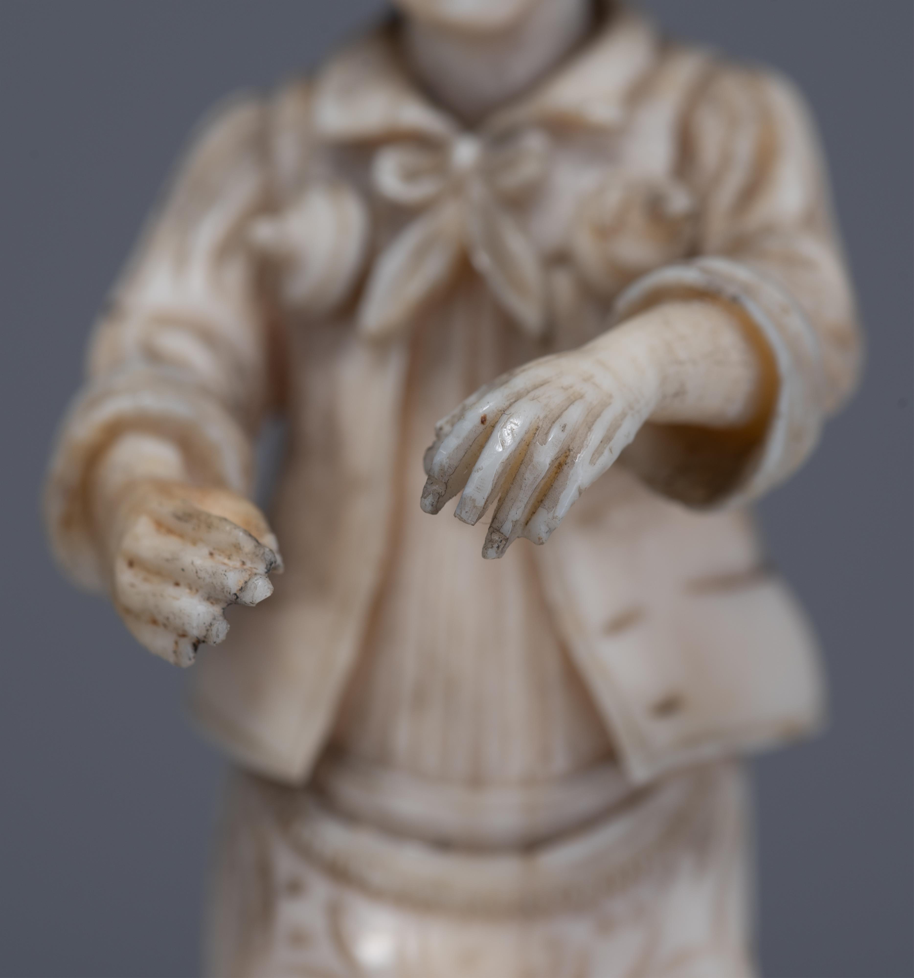 Four 19thC small Dieppe or Paris ivory figures, three on a wooden base, H 7,7 - 16,5 cm - Bild 11 aus 51