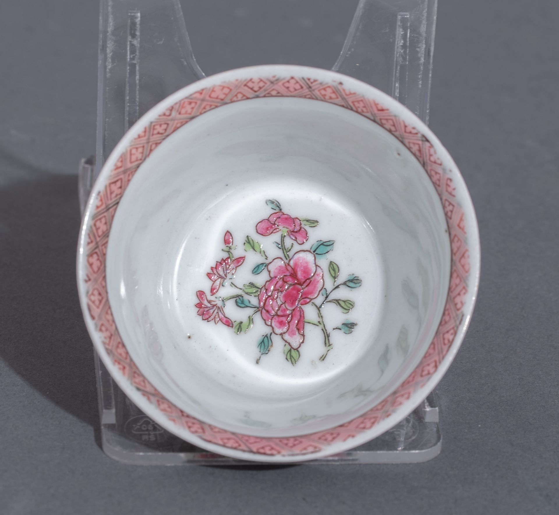 A set of Chinese famille rose 'peony' cup and saucer, Yongzheng period, ø 10,8 cm - Image 6 of 14