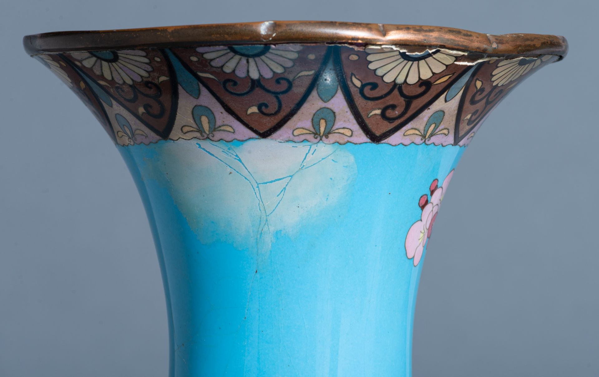 A Japanese cloisonné enamelled bronze vase, late 19thC/early 20thC, H 92,5 cm - Image 9 of 11