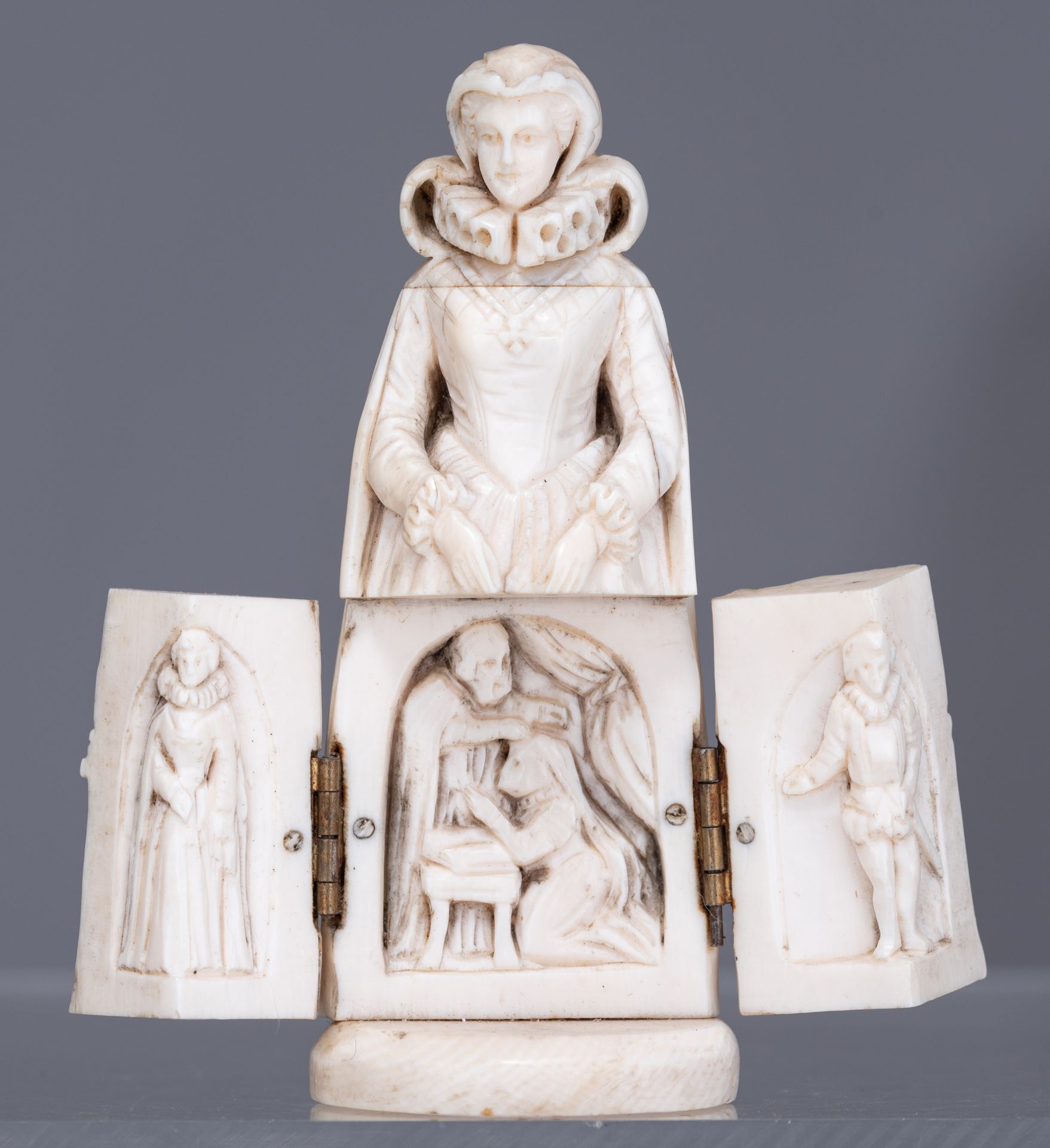 Four 19thC small Dieppe or Paris ivory figures, three on a wooden base, H 7,7 - 16,5 cm - Image 29 of 51