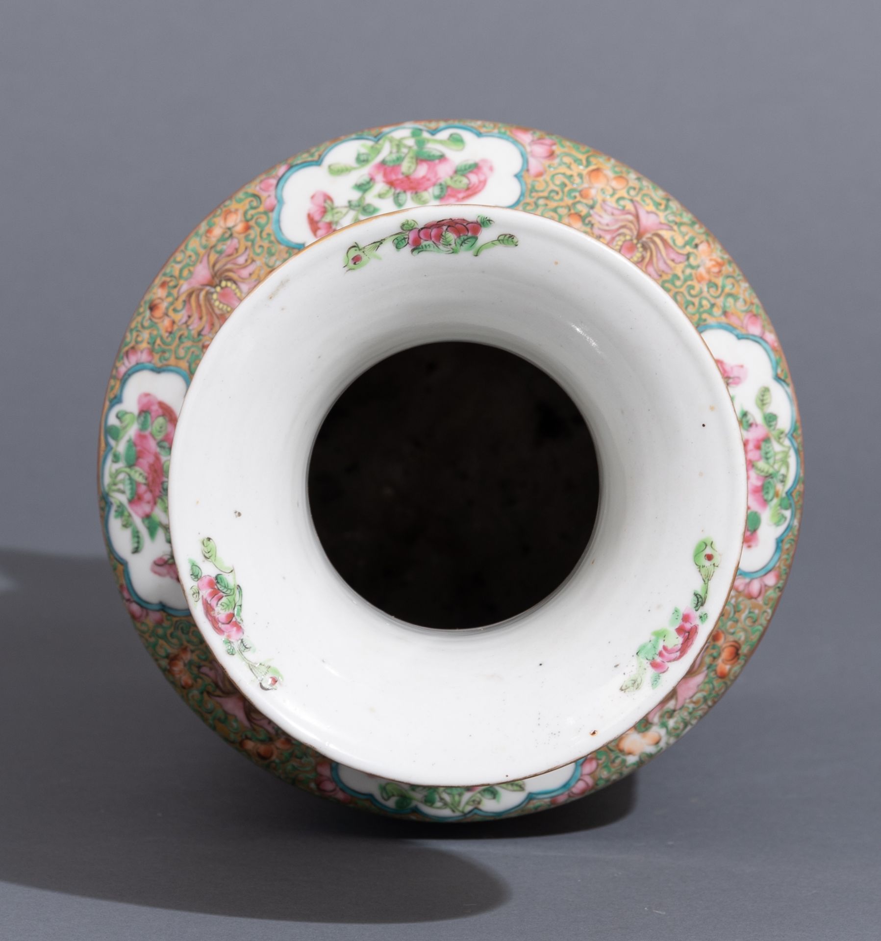 A collection of Chinese and Japanese porcelain items, 18th / 19th / 20thC, H 4 - 47 - ø 10,5 - 23 cm - Image 6 of 19