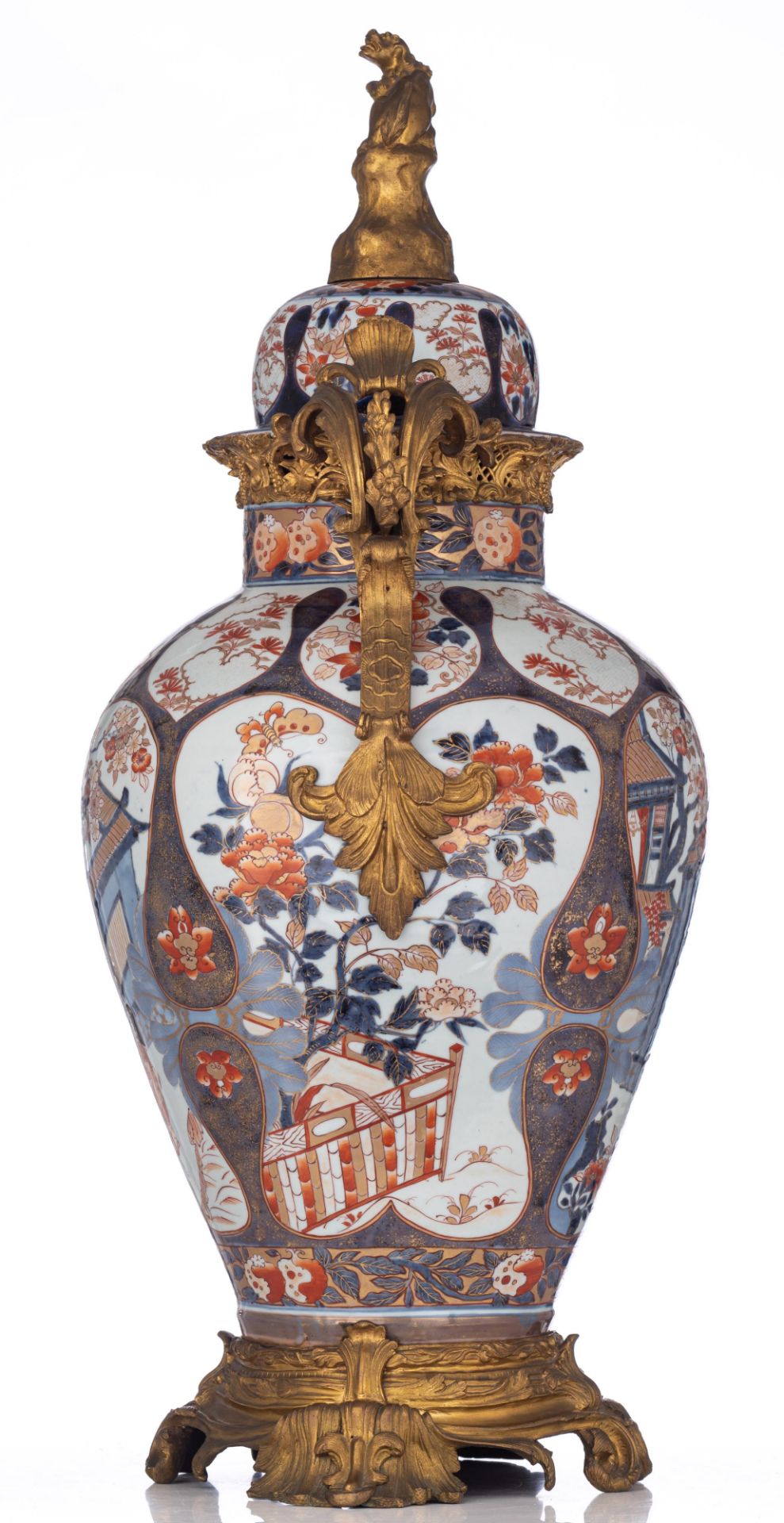 An imposing Japanese Imari cover vase, with gilt bronze mounts, late 18thC, H 109,8 cm - Image 3 of 21