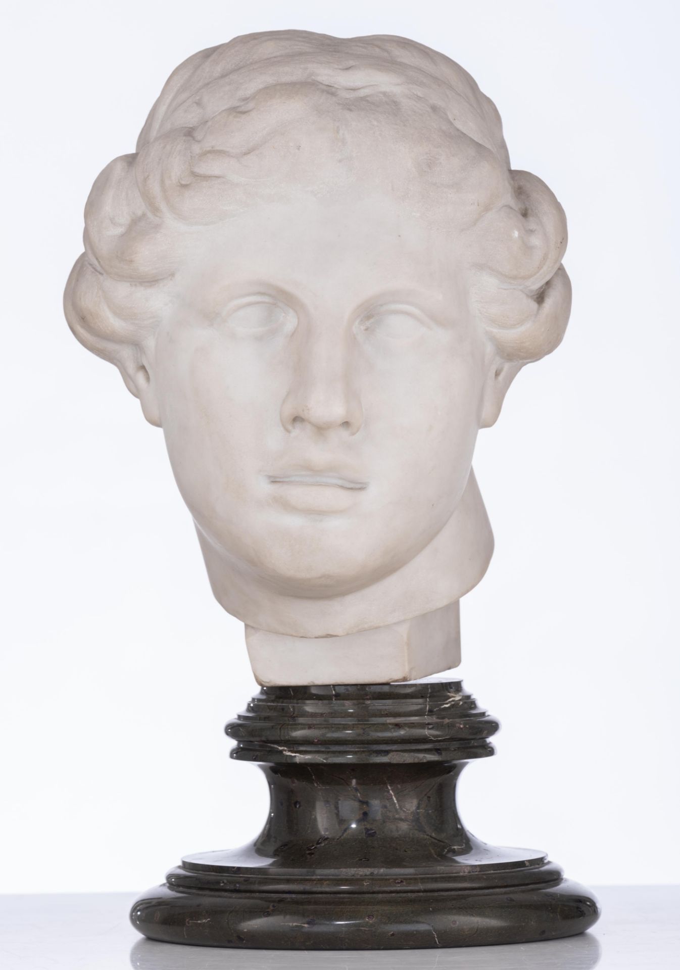 Bust of Venus, Carrara marble, H 45,5 cm - Image 2 of 6
