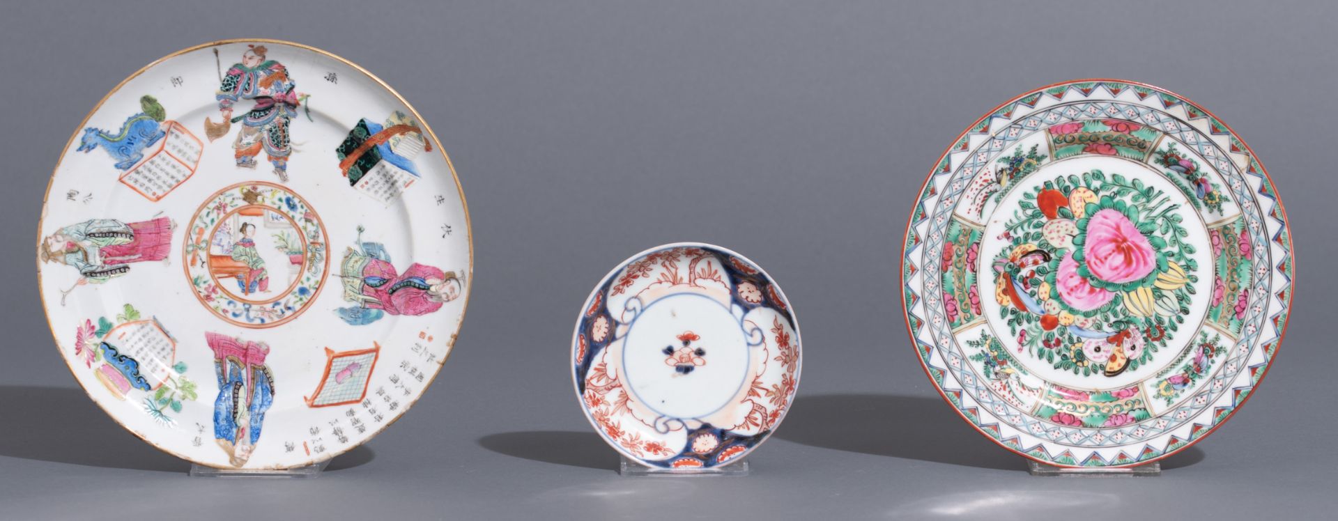 A collection of Chinese and Japanese porcelain items, 18th / 19th / 20thC, H 4 - 47 - ø 10,5 - 23 cm - Image 12 of 19