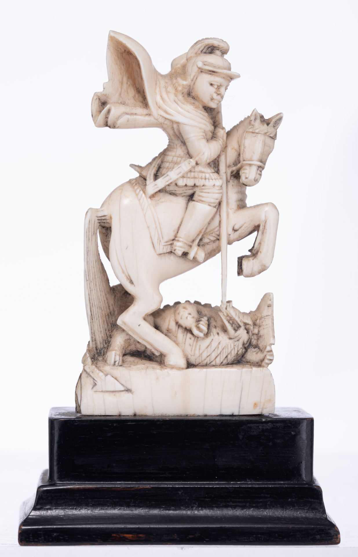 Four 19thC small Dieppe or Paris ivory figures, three on a wooden base, H 7,7 - 16,5 cm - Image 32 of 51