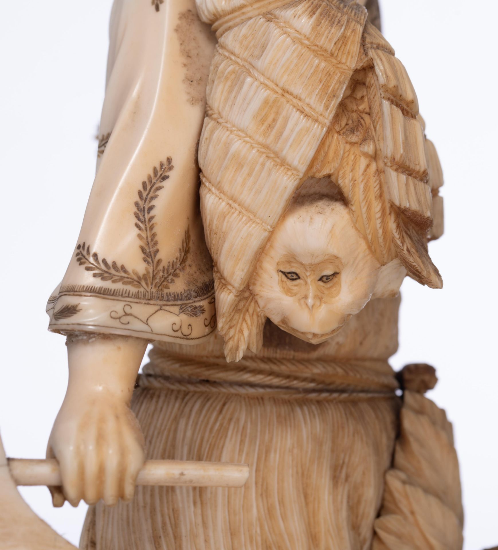 A Japanese Meiji-period ivory okimono, H 31,4 cm - weight c. 1.165 g. - Image 9 of 12